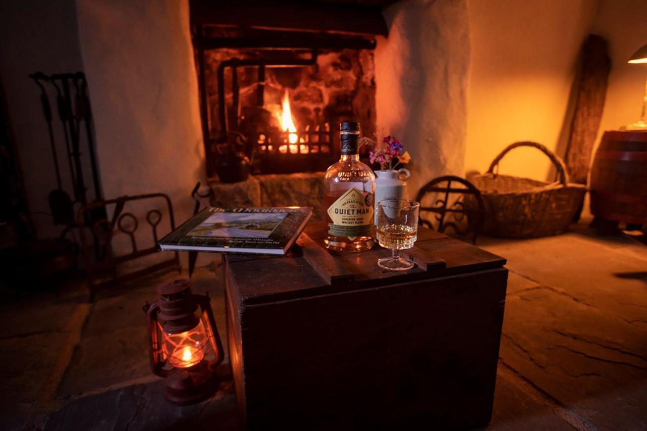 Thistle Thatch Cottage And Hot Tub - Mourne Mountains Newcastle  Exterior photo